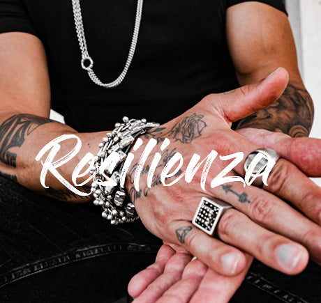 “Resilienza” è una collezione che mira a trasmettere forza e tenacia! Troverete anelli, bracciali, collane e catene jeans, quindi gioielli uomo e gioielli donna, sì perché Cryady è unisex e per essere indossata sia da lui che da lei.